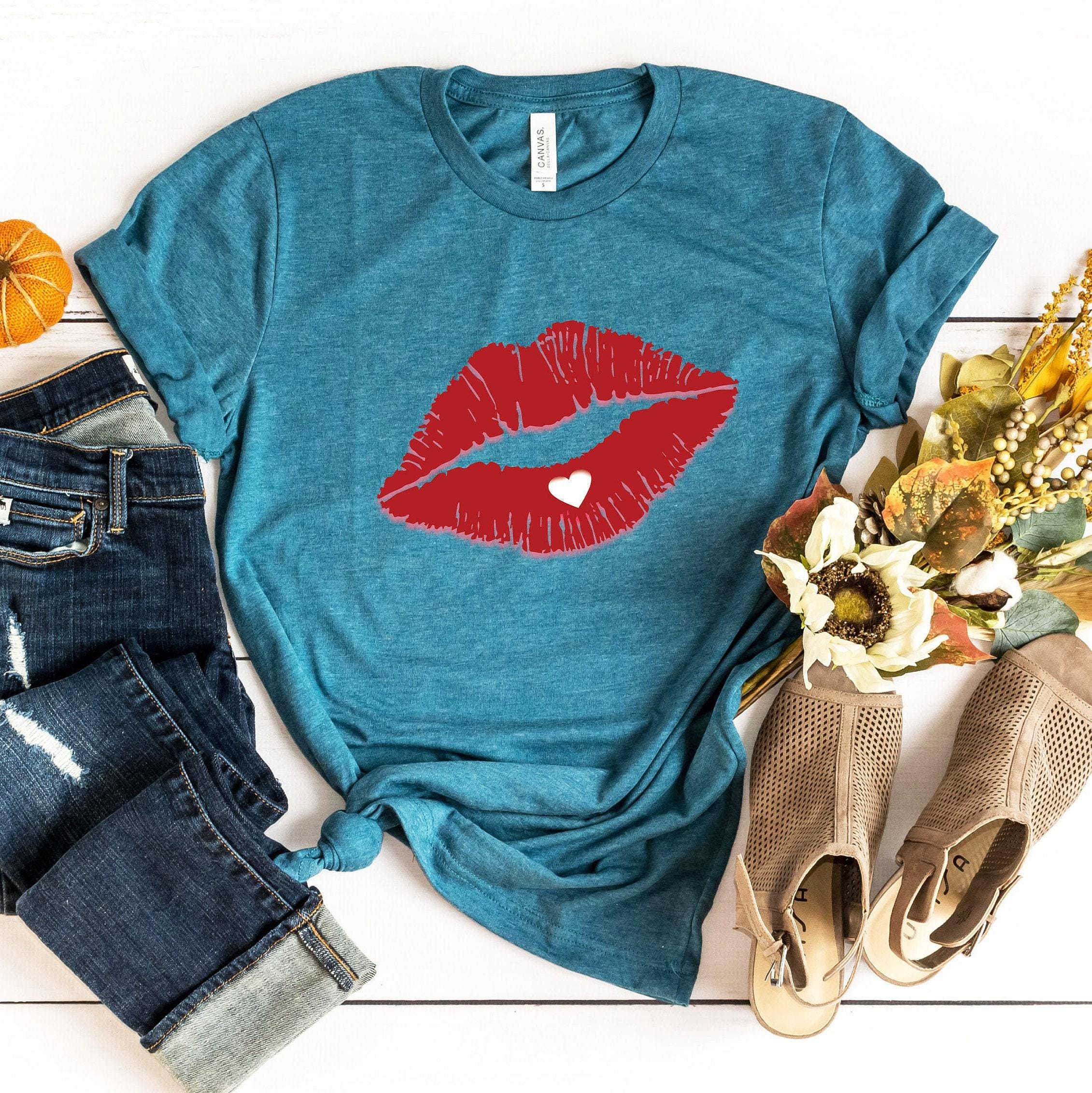 Love Lips Sweatshirt, Cute Lips Shirt For Valentines Day, Trendy Kisses Hoodie, Aesthetic Valentines Day Gift Ideas, Gifts For Women