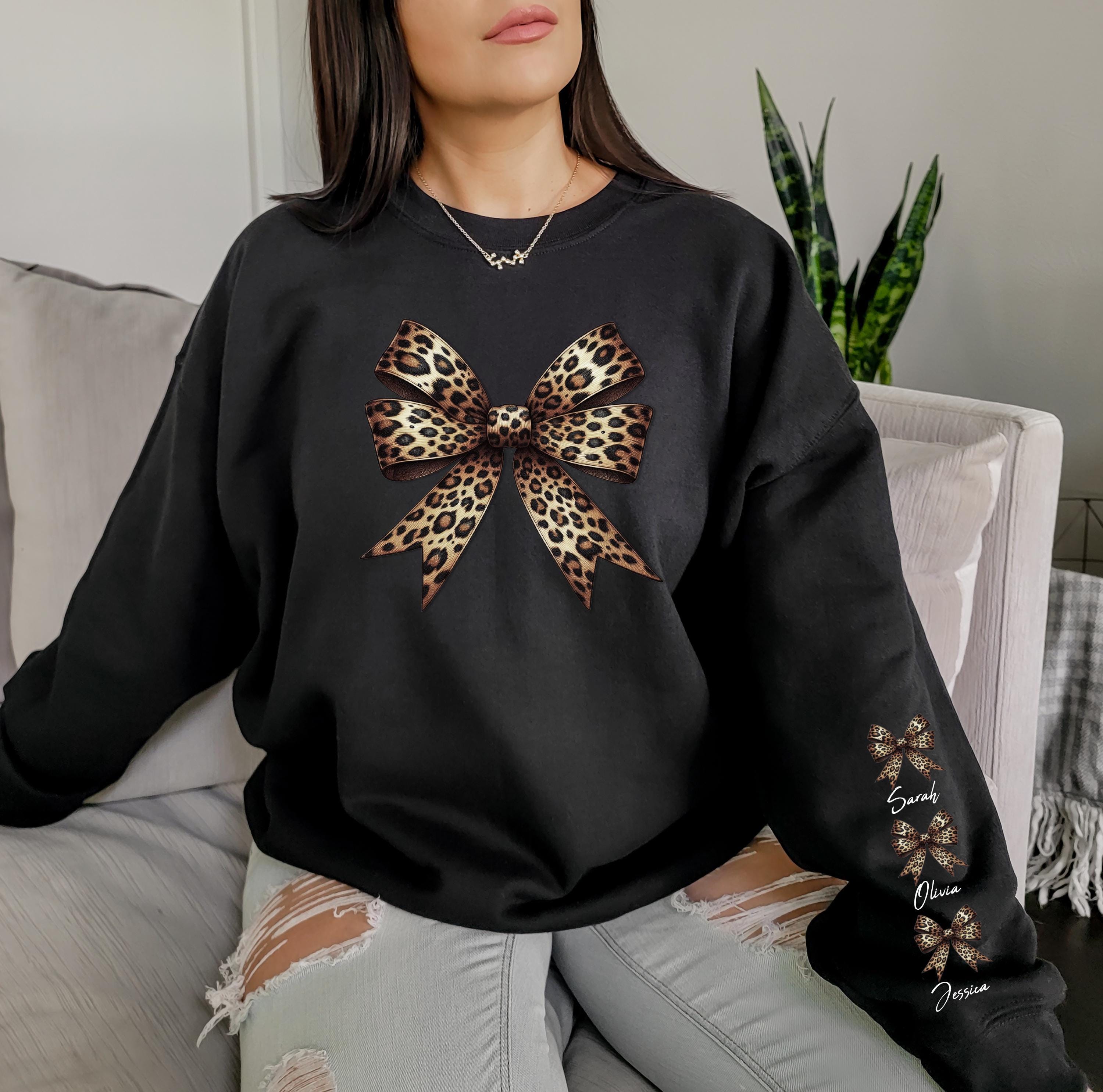 Custom Leopard Bow Sweatshirt with Names, Personalized Family Name Hoodie, Leopard Print T-Shirt on Sleeve, Cute Cheetah