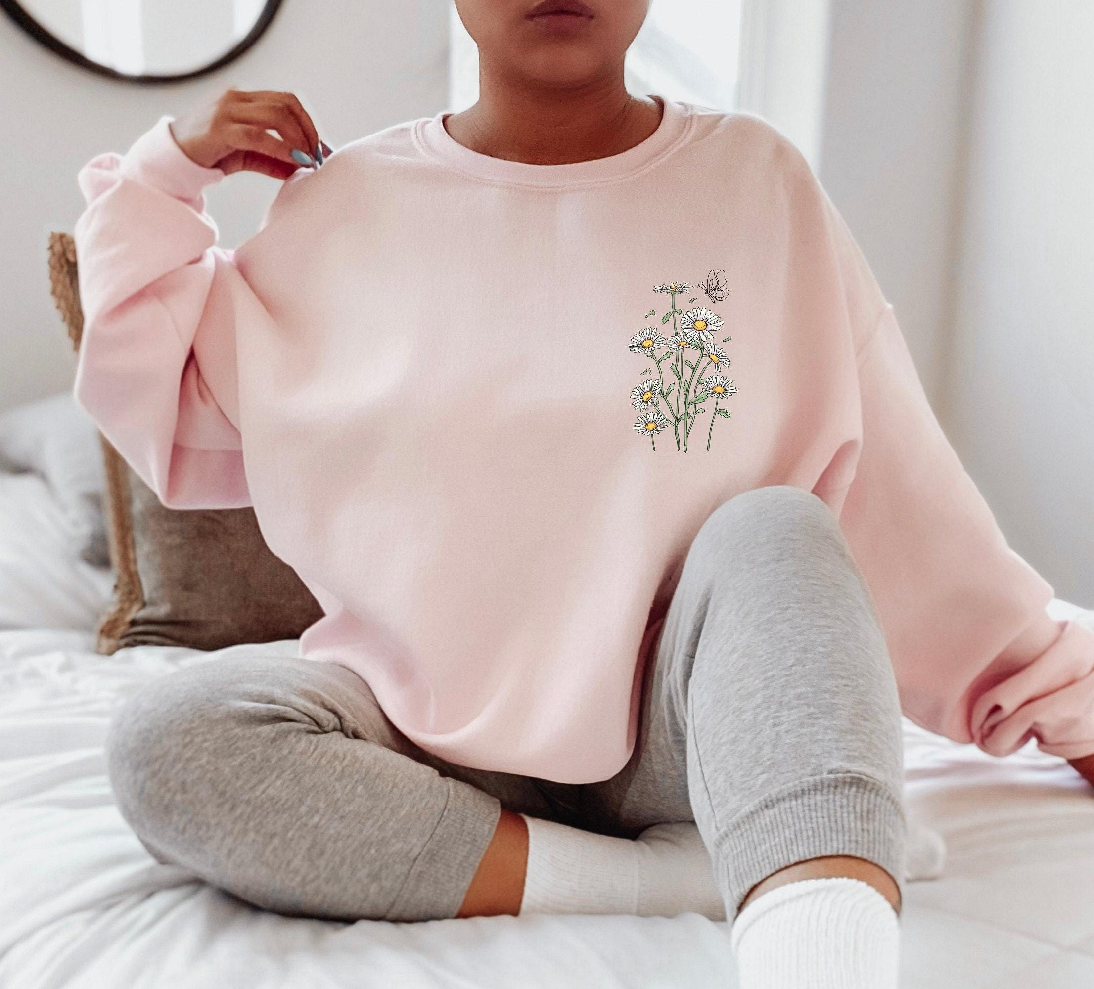 Daisy Garden Sweater, Cute Flowery Hoodie, Flower Sweatshirt, Womens Aesthetic Flower Tshirt, Trendy Fall Sweatshirt, Wildflower Shirt